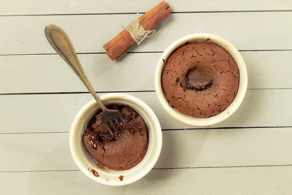 Close-up on a fork eats chocolate muffin — Stock Photo, Image