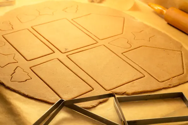 Primer plano de galletas de jengibre elementos cortados — Foto de Stock