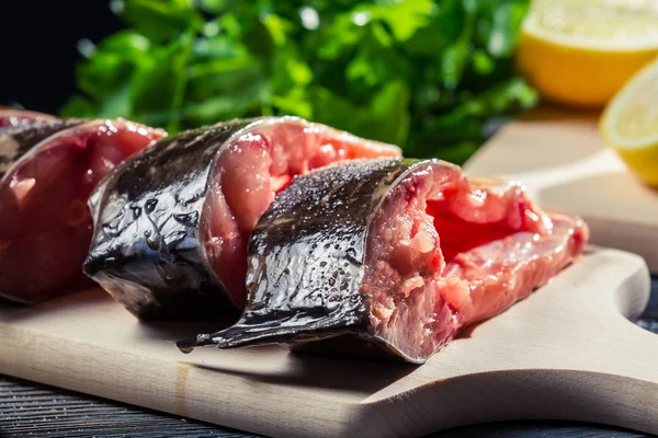 Ingrediënten en de verse vis voordat frituren — Stockfoto