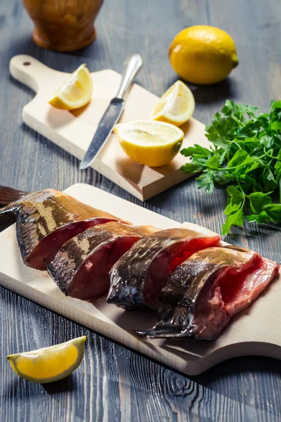 Ingredients and the fresh fish before frying — Stock Photo, Image