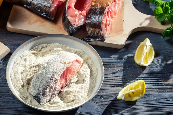 Fresh fish prepared in the traditional way in the flour — Stock Photo, Image