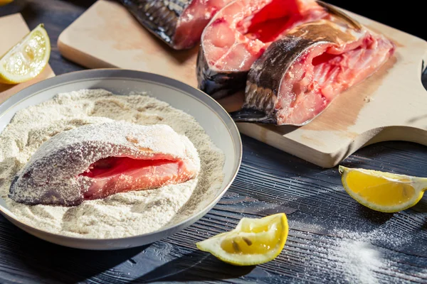 Pesce fresco cucinato in modo fatto in casa — Foto Stock