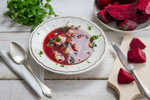 Bit segar sebagai bahan untuk borscht buatan sendiri — Stok Foto