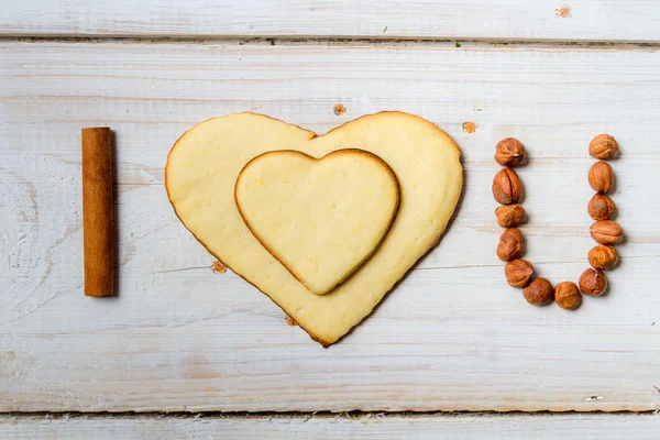 "Te amo "frase arreglada con galletas y nueces no. 3. —  Fotos de Stock