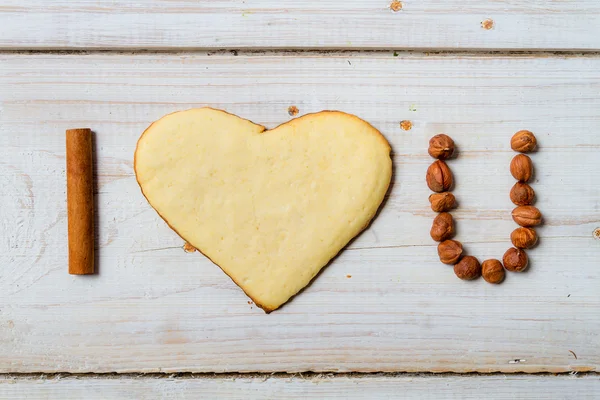 "Te amo "frase arreglada con galletas y nueces no. 8. —  Fotos de Stock