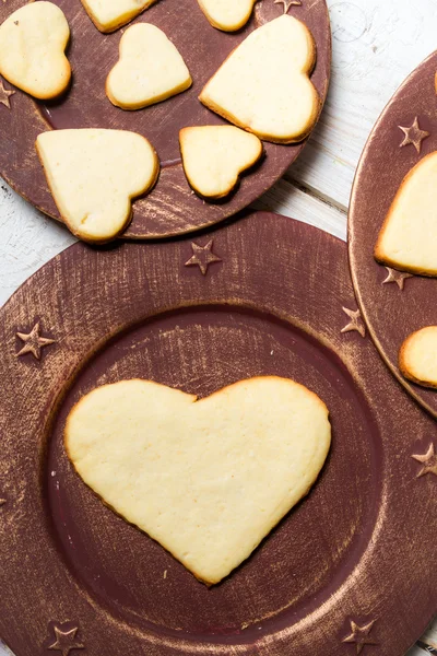 Hart-vormige cookies gerangschikt op een plaat No.7 — Stockfoto