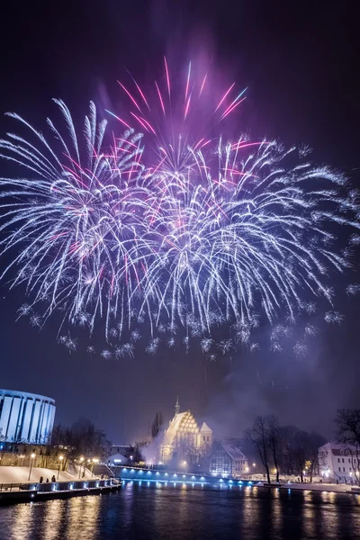 Spettacolari fuochi d'artificio di notte — Foto Stock