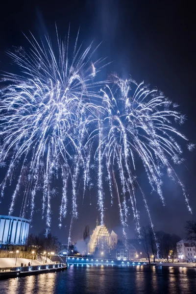Spettacolari fuochi d'artificio blu di notte — Foto Stock