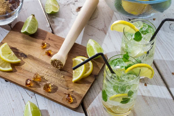 Cold summer mojito with fresh fruit — Stock Photo, Image