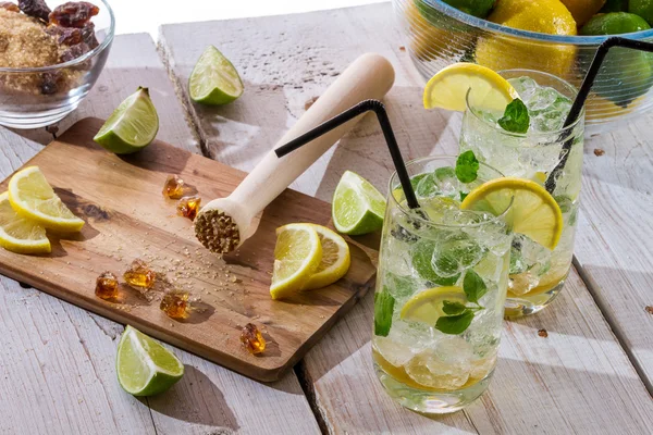 Ingredients for a fresh cold drink lemon — Stock Photo, Image