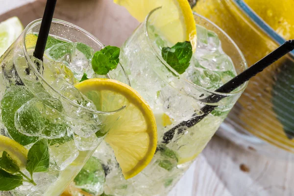 Lemon drink with ice and mint leaf — Stock Photo, Image