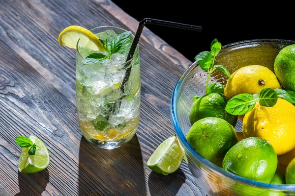 Cold drink made of fresh citrus fruit — Stock Photo, Image