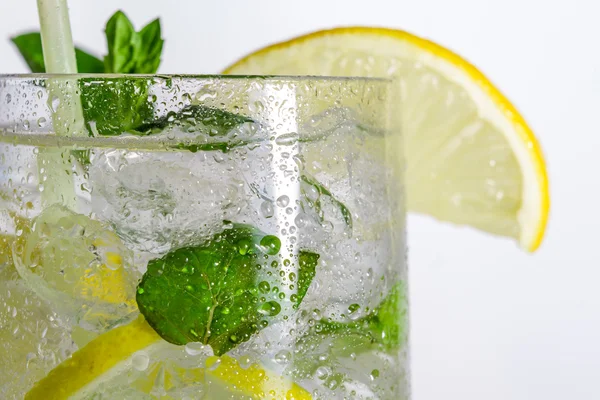 Closeup of lemon drink with ice cubes — Stock Photo, Image