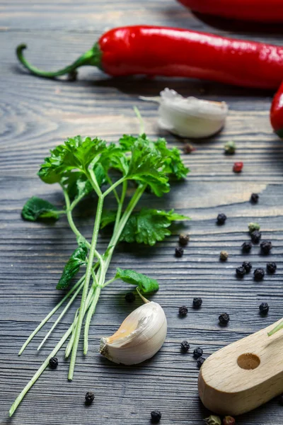 Nahaufnahme von Petersilie und Knoblauch — Stockfoto