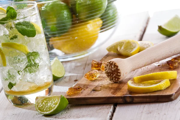 Crushed sugar and fresh citrus fruits for cold drink — Stock Photo, Image