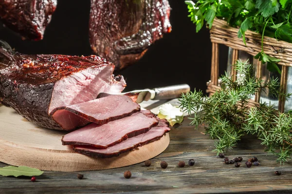Close-up of freshly sliced smoked ham — Stock Photo, Image