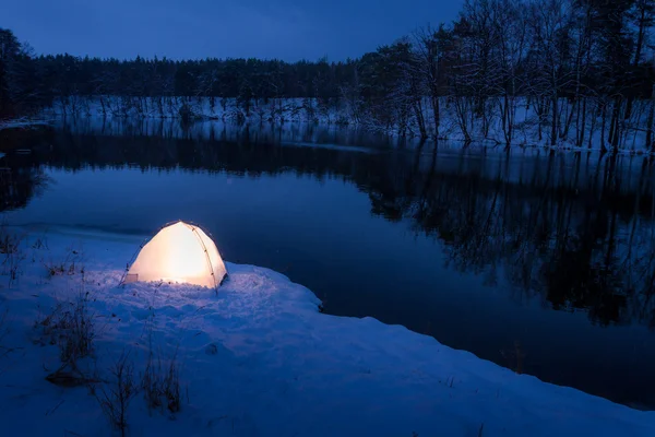 Lugar extremo para dormir no inverno — Fotografia de Stock