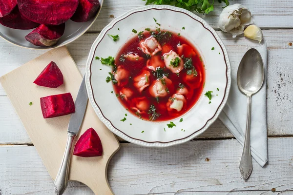 Bit segar dan bawang putih sebagai bahan untuk borscht — Stok Foto