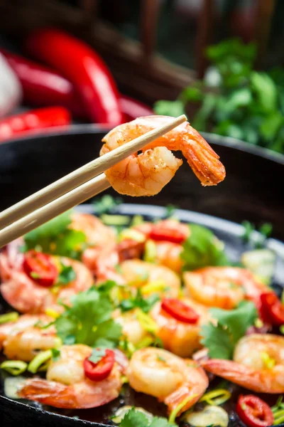 Hot shrimp fried in a pan with butter and herbs — Stock Photo, Image