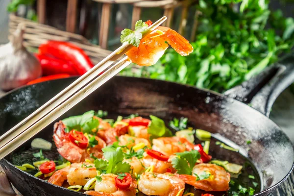 Hot shrimp fried in a pan with butter and herbs — Stock Photo, Image