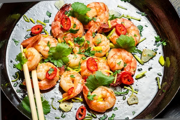 Hot shrimp fried in a pan with butter and herbs — Stock Photo, Image