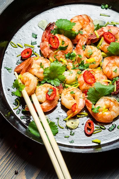 Hot shrimp fried in a pan with butter and herbs — Stock Photo, Image