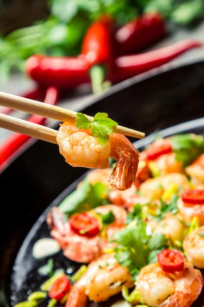 Hot shrimp fried in a pan with butter and herbs — Stock Photo, Image
