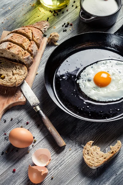 Freshly fried egg on a pan — Stock Photo, Image