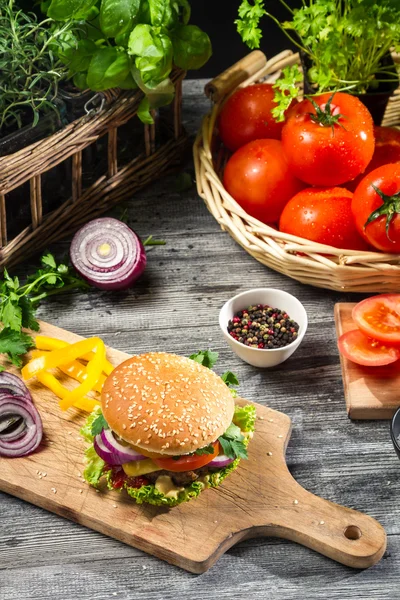 Homemade burger made from vegetables and meat — Stockfoto