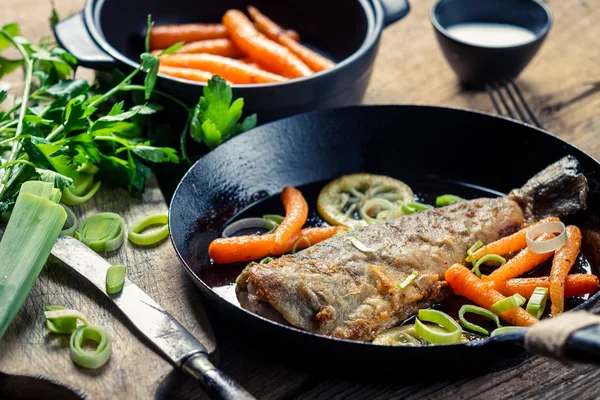 Freshly fried fish with lemon and carrots — Stock Photo, Image
