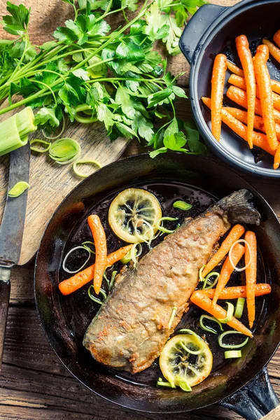 Fish served with carrots and lemon — Stock Photo, Image