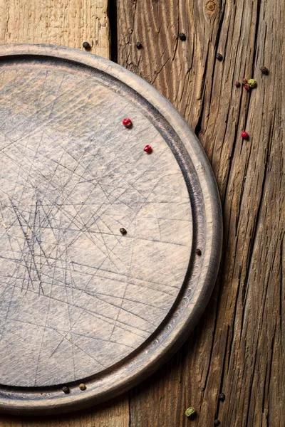 Oude houten snijplank met gesneden merken achtergrond 1 — Stockfoto