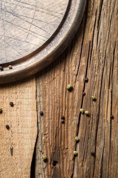 Vieille planche à découper en bois avec des marques de coupe fond 4 — Photo