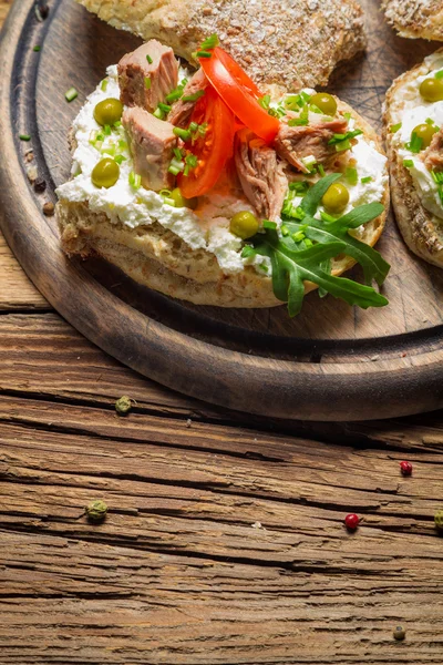 Fresh sandwiches on a old wooden cutting board background 2 — Stock Photo, Image