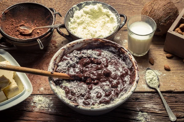 Ingredients for homemade chocolate with nuts — Stock Photo, Image