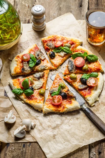 Freshly pizza served with red wine — Stock Photo, Image