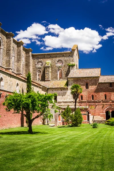 Ruins of an old monastery in Tuscany — Stock Photo, Image