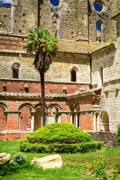 Ruins of an old monastery in Tuscany — Stock Photo, Image