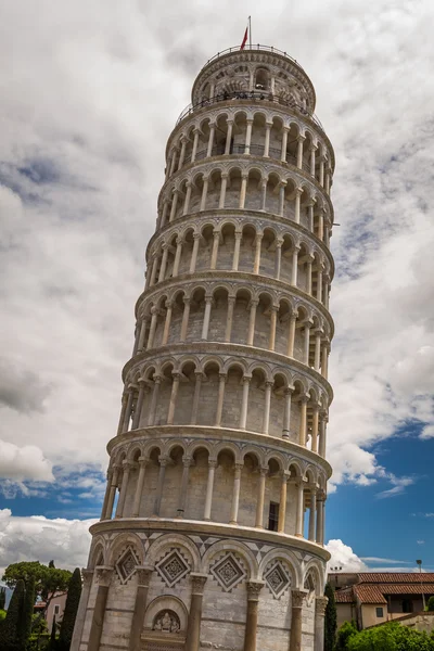 Torre pendente di Pisa in estate — Foto Stock