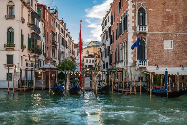 Restaurant aan het Canal Grande in Venetië — Stockfoto