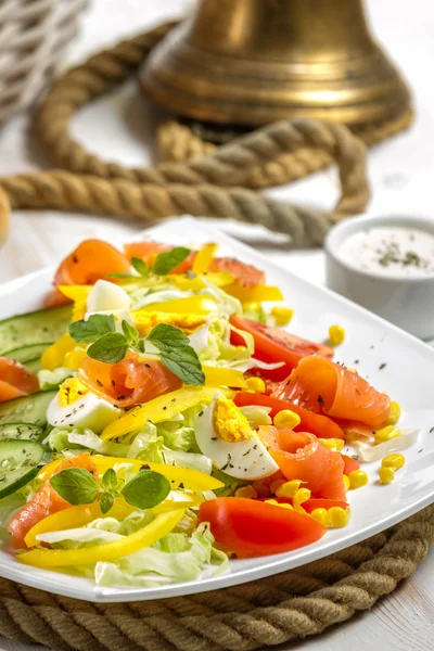 Closeup of healthy salad with salmon and vegetables — Stock Photo, Image