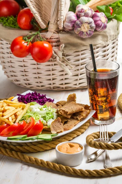 Készült zöldségek és a hús kebab főétel — Stock Fotó