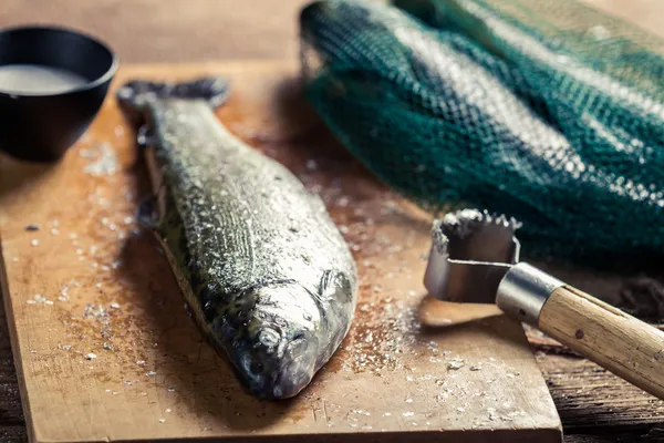 Primo piano di preparazione per la cena nel vecchio cutter — Foto Stock