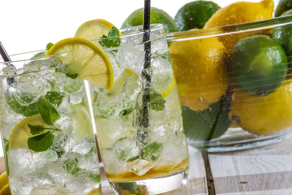 Close-up on lemon drink with ice — Stock Photo, Image