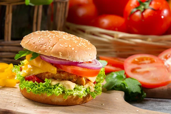 Closeup of hamburger with chicken, tomato and vegetables — Stock Photo, Image