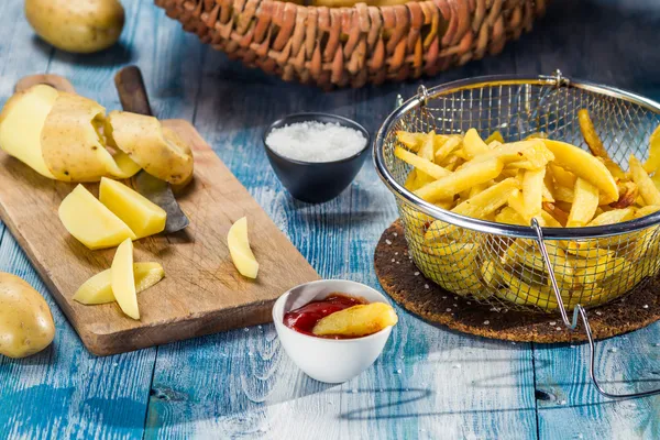 Fresh homemade French fries — Stock Photo, Image