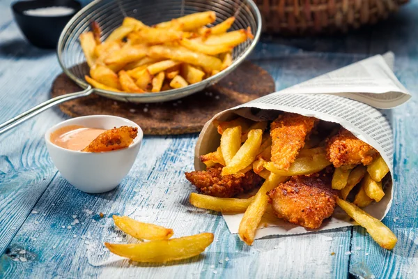 Fish & Chips served in the newspaper — Stock Photo, Image