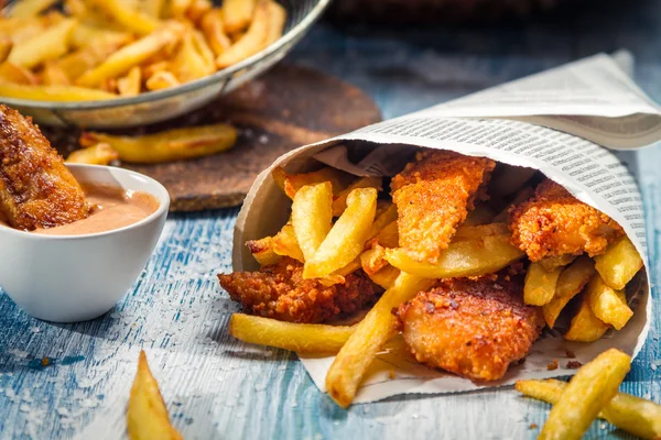 Closeup of Fish & Chips served in paper — Stock Photo, Image