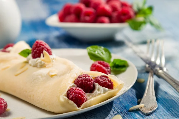 Primo piano di frittelle con lampone — Foto Stock