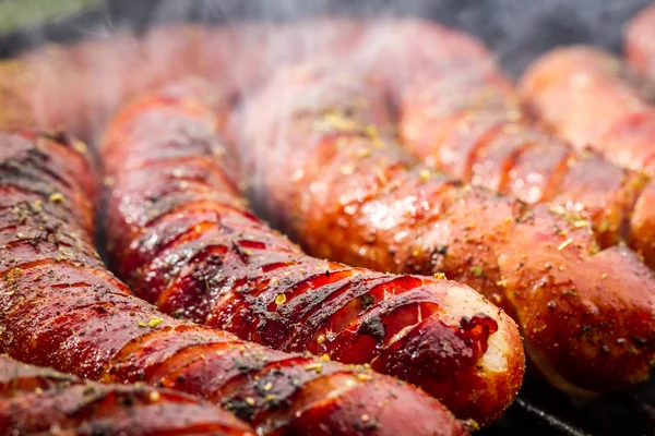 Korv på grillen — Stockfoto